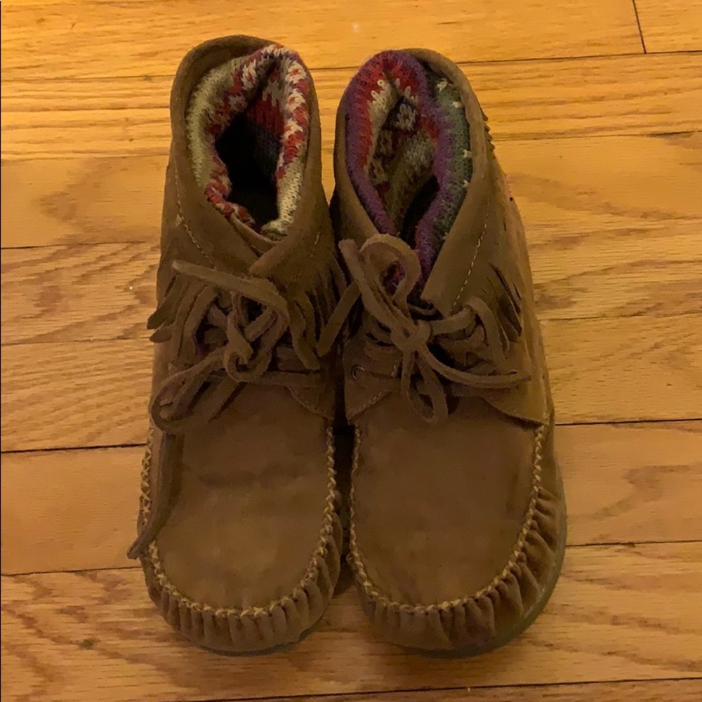 Rock candy Shakey size 7 taupe fringe bootie